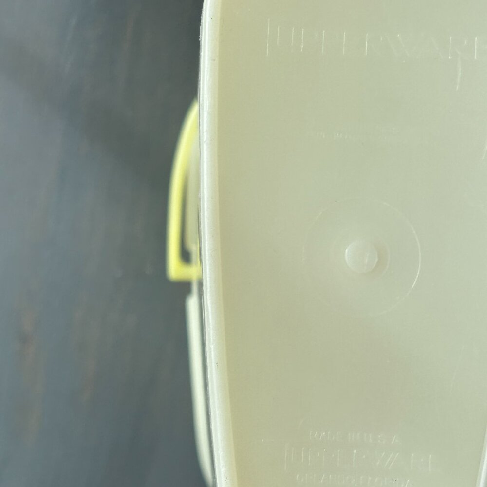 Vintage Tupperware Drink Container Pitcher - Picture 5 of 11